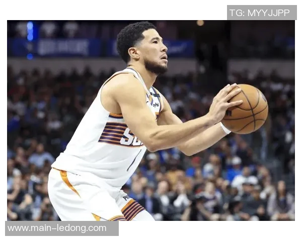 布克在纳什指导下主动担责太阳新赛季迎来最佳领袖导师 布克在纳什指导下主动担责太阳新赛季迎来最佳领袖导师