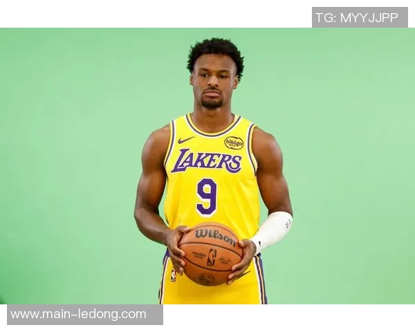 夸梅回应媒体对布朗尼的质疑称湖人会寻找替罪羊如斯玛特和艾顿