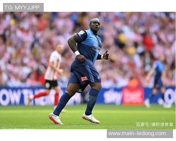 黑猫桑德兰球迷在老特拉福德成功捕鼠引发热议 黑猫桑德兰球迷在老特拉福德成功捕鼠引发热议