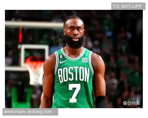 轻松发挥杰伦布朗13投6中轻松斩获21分1篮板展现实力 轻松发挥杰伦布朗13投6中轻松斩获21分1篮板展现实力