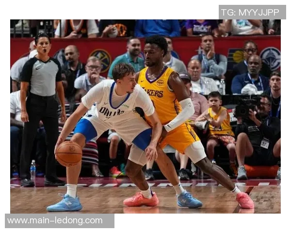 弗拉格场均数据亮眼投篮命中率略低但罚球表现完美 弗拉格场均数据亮眼投篮命中率略低但罚球表现完美