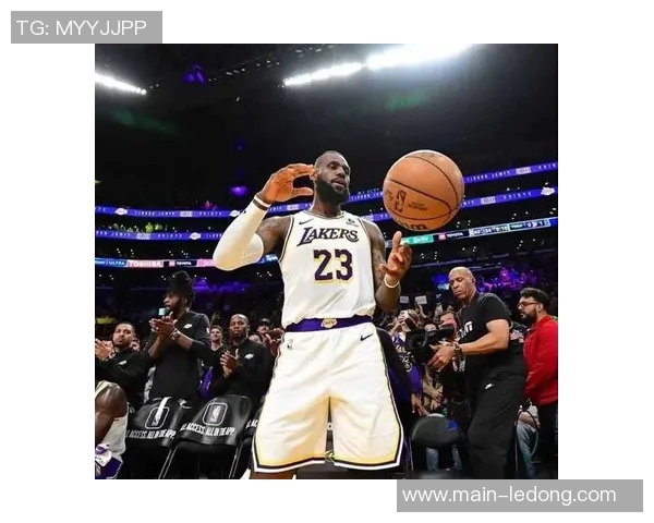 詹姆斯赞赏总决赛对决风格再次祝贺雷霆队的出色表现 詹姆斯赞赏总决赛对决风格再次祝贺雷霆队的出色表现