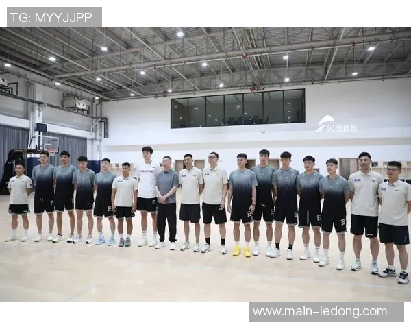 杨瀚森分享揭幕战心态积极训练全力以赴迎接比赛挑战 杨瀚森分享揭幕战心态积极训练全力以赴迎接比赛挑战