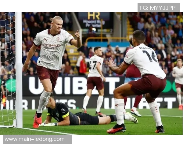 霍伊伦社媒庆祝梅开二度哈兰德调侃德布劳内喂他吃饼