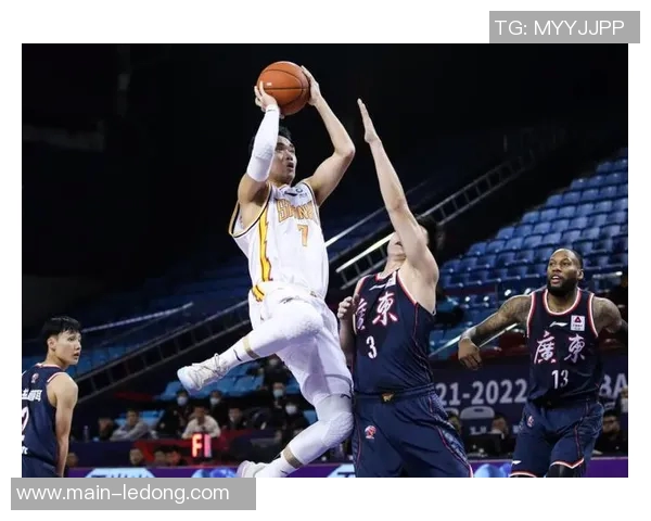 迪林厄姆28分钟高效表现14投10中三分全中助球队大胜正负值高达32 迪林厄姆28分钟高效表现14投10中三分全中助球队大胜正负值高达32