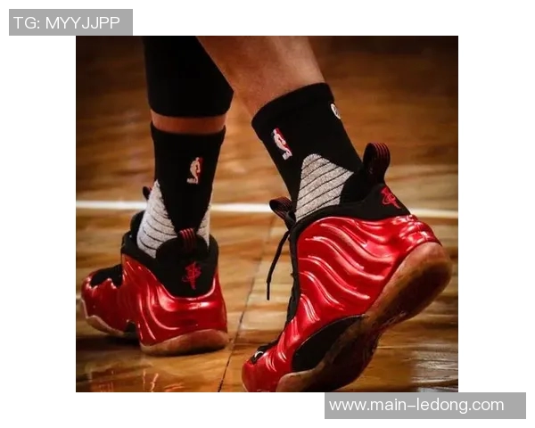 塔克晒出喷泡配色Book1PE球鞋引发热议超越布克本人魅力