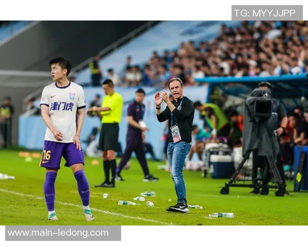 铲射自家大门乌龙失误三镇扳回一球十人新鹏城仍落后