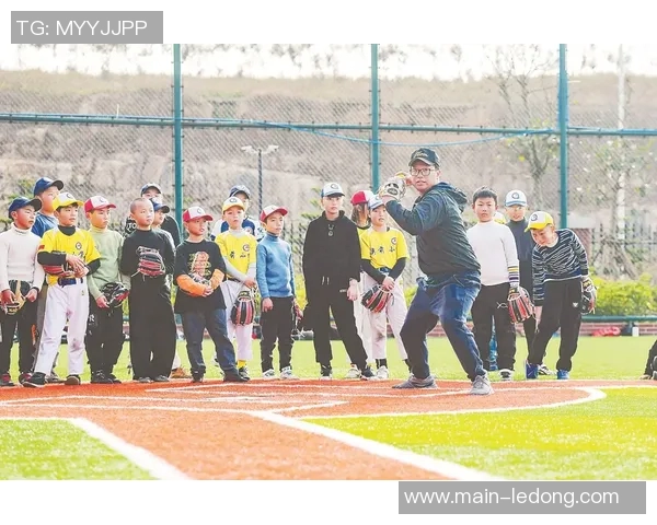 人生如戏澳波短暂执教之路从夺冠到下课再到解雇的悲喜交加