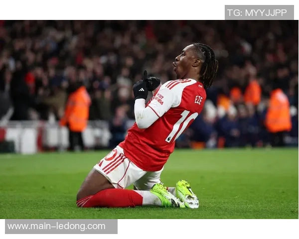 埃泽北伦敦德比首秀上演帽子戏法社媒晒庆祝照引发热议