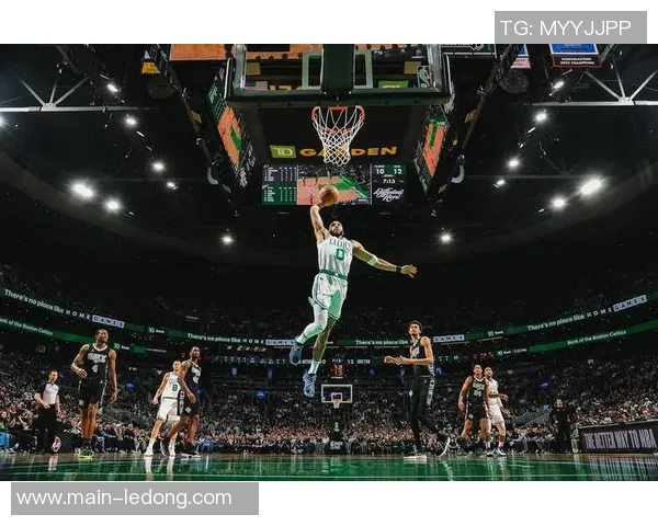 NBA季前赛精彩表现文班季场均17分88板4助命中率66 NBA季前赛精彩表现文班季场均17分88板4助命中率66