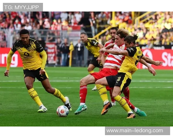 阿德耶米精彩破门助多特再度领先斯图加特比赛激烈进程引人瞩目 阿德耶米精彩破门助多特再度领先斯图加特比赛激烈进程引人瞩目