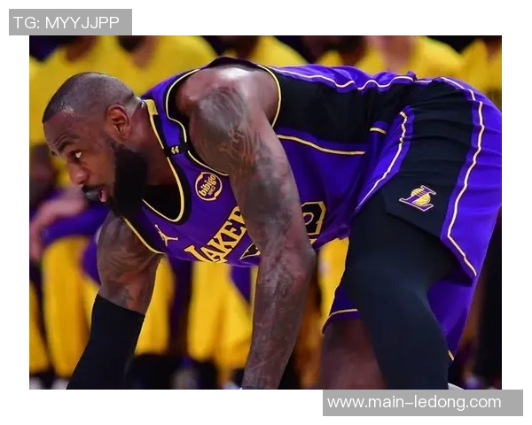 詹姆斯在大将军节目中假装受伤引发续约合同争议湖人态度成焦点