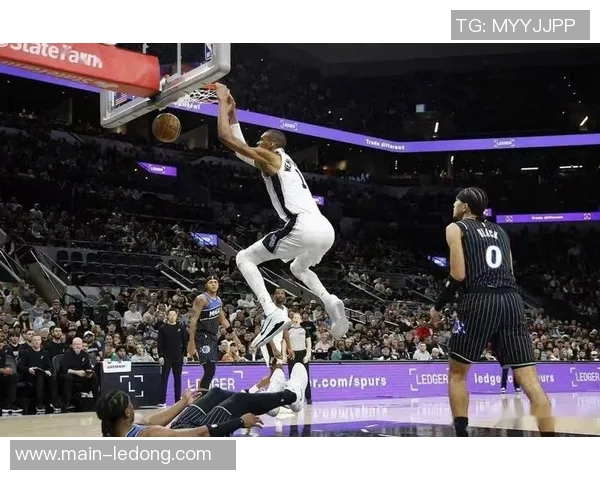 文班亚马谈空篮时机与防范对手恶犯的心态与策略