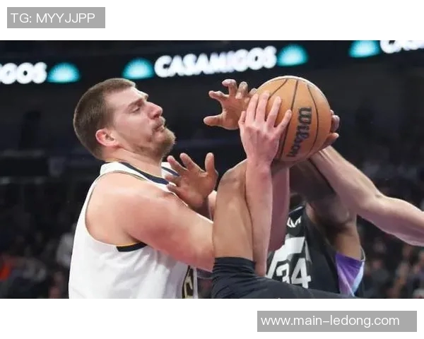 约基奇再创佳绩生涯第321场20分10板5助距离历史第一仅差一场天勾在望