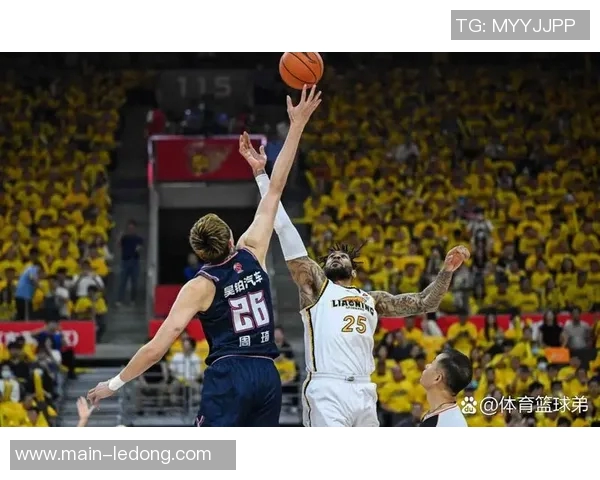 杰明8号秀闪耀赛场12投8中三分6记狂砍26分助球队获胜