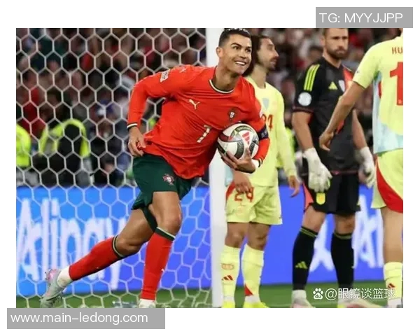 C罗40岁依旧神勇点射破门创造连续25年进球传奇